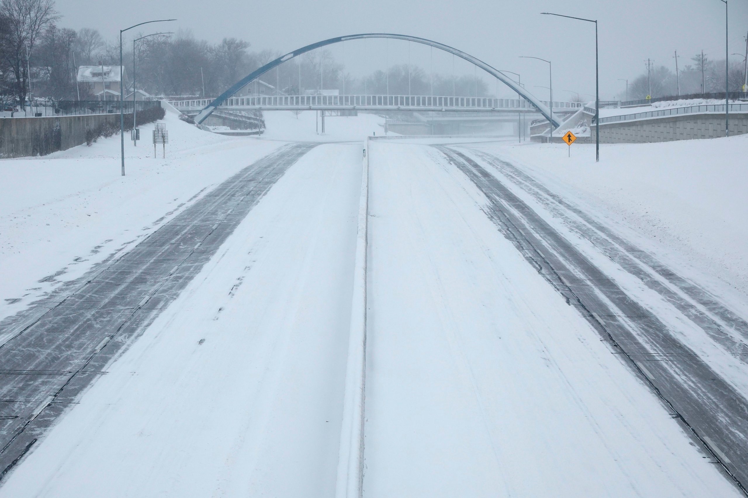 Winter storm causes widespread flight cancellations, with Chicago airports experiencing the greatest impact