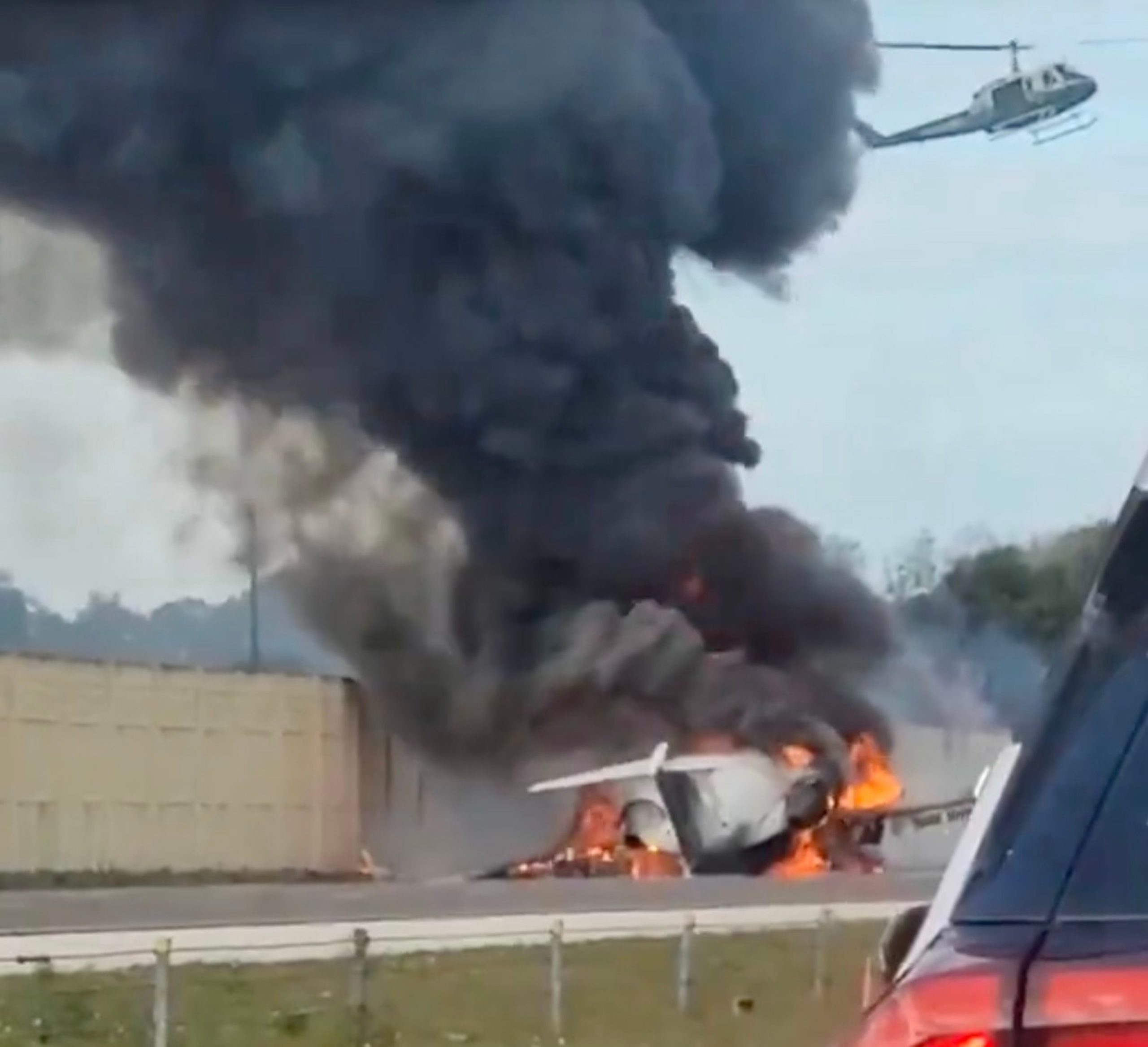 Authorities report multiple fatalities following small plane crash on Florida highway