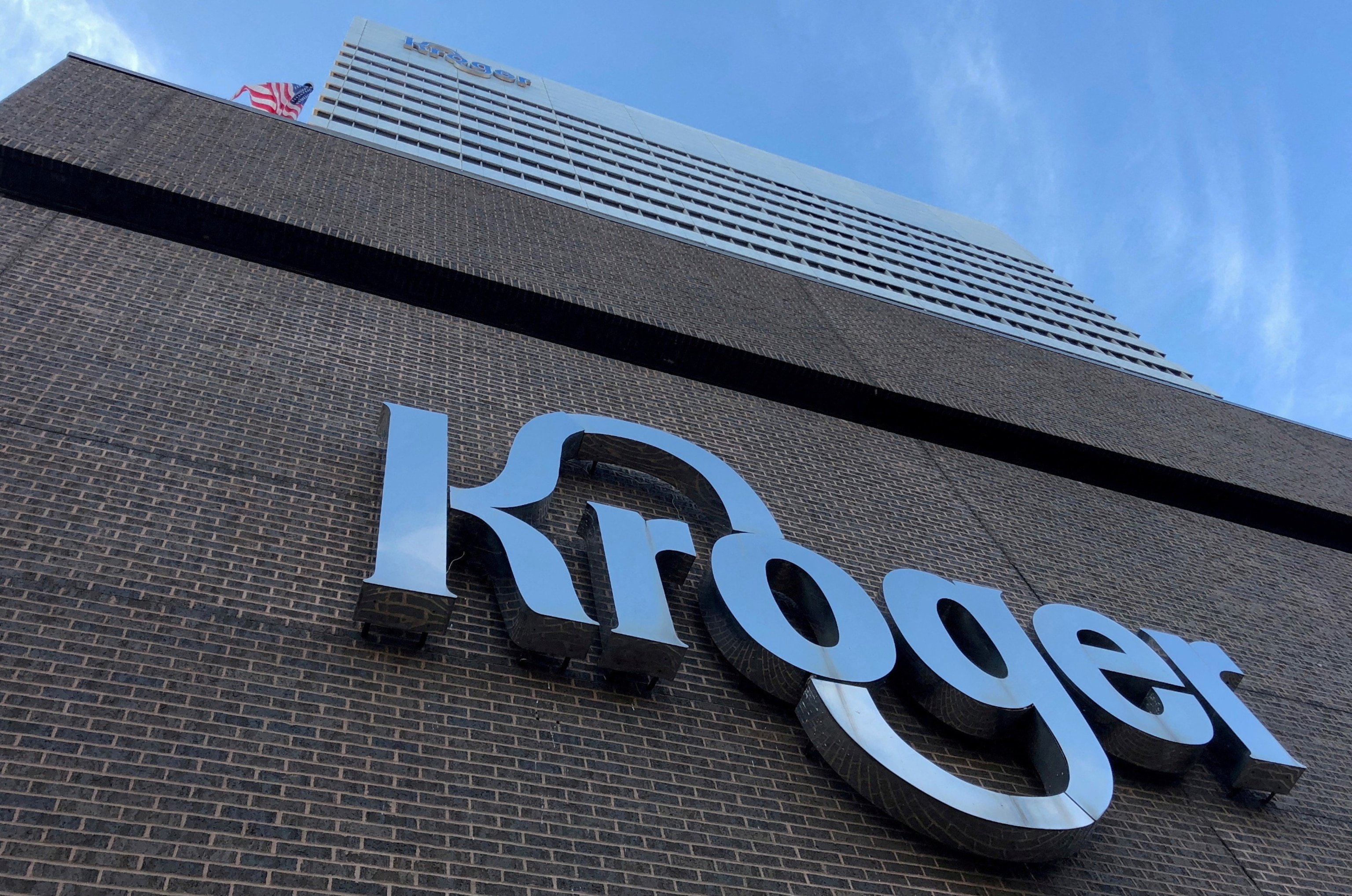 PHOTO: FILE PHOTO: The Kroger supermarket chain's headquarters is shown in Cincinnati