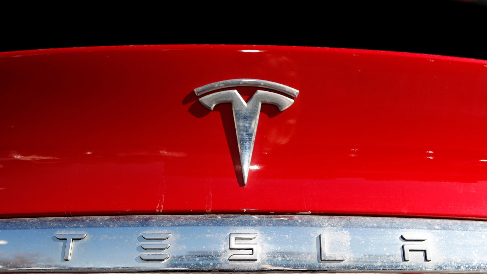Tesla announces recall of approximately 2.2 million vehicles to address warning light issues through software update