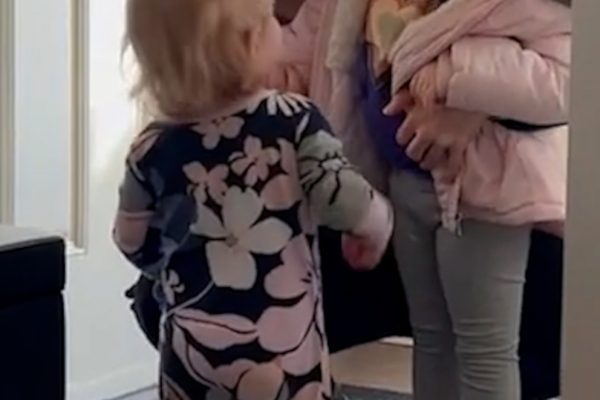 Excited Toddler Eagerly Greets Big Sister After Preschool in Heartwarming Video