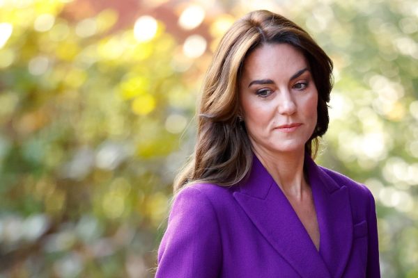Kate Middleton issues apology for edited photo causing confusion
