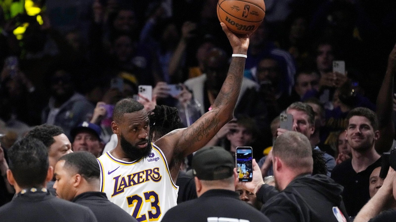 LeBron James Sets New NBA Scoring Record with 40,000 Points