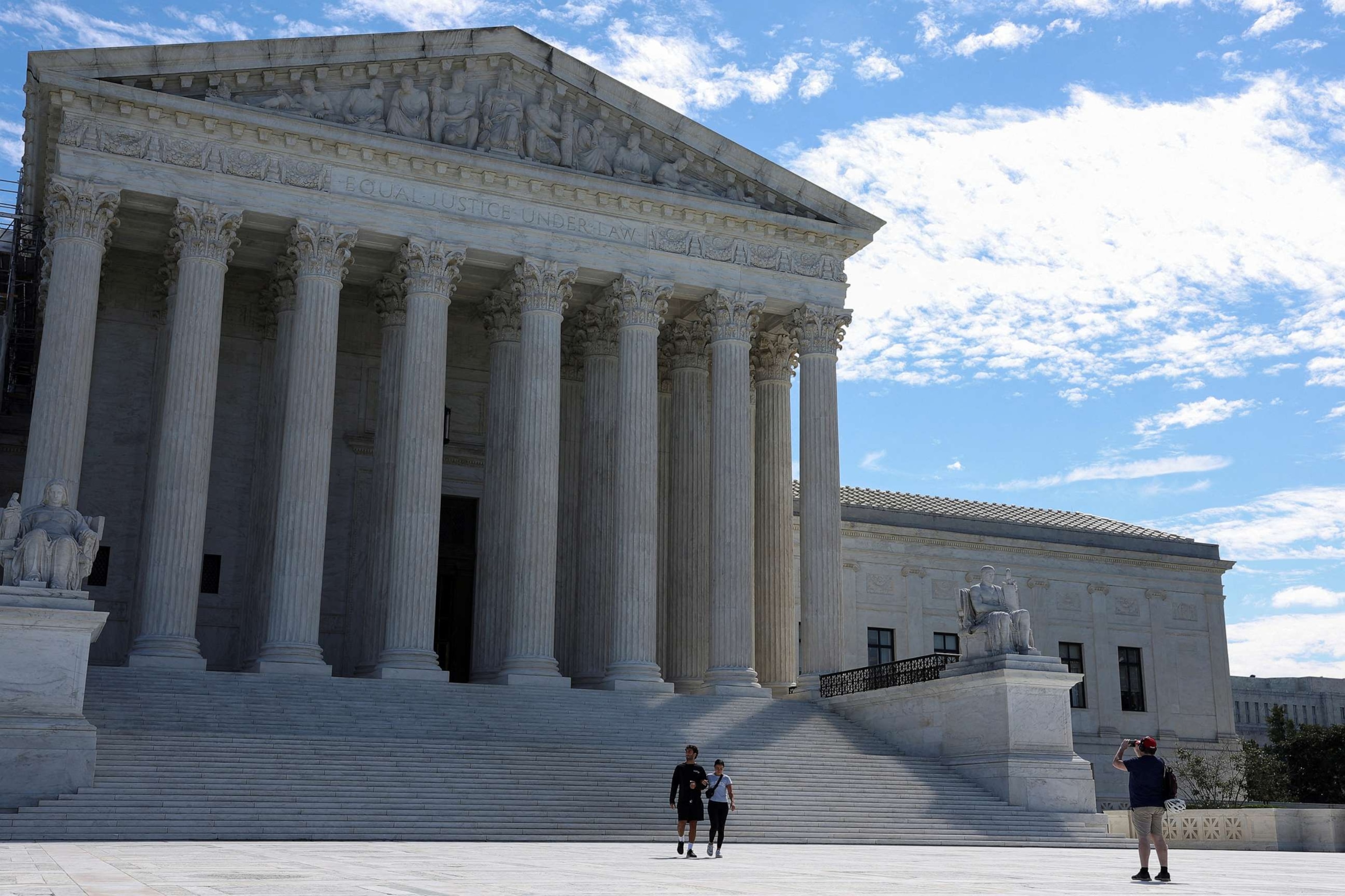 PHOTO: FILE PHOTO: People visit the U.S. Supreme Court building in Washington, U.S., August 31, 2023. REUTERS/Kevin Wurm/File PhotoPeople visit the Supreme Court building in Washington, D.C., Aug. 31, 2023.