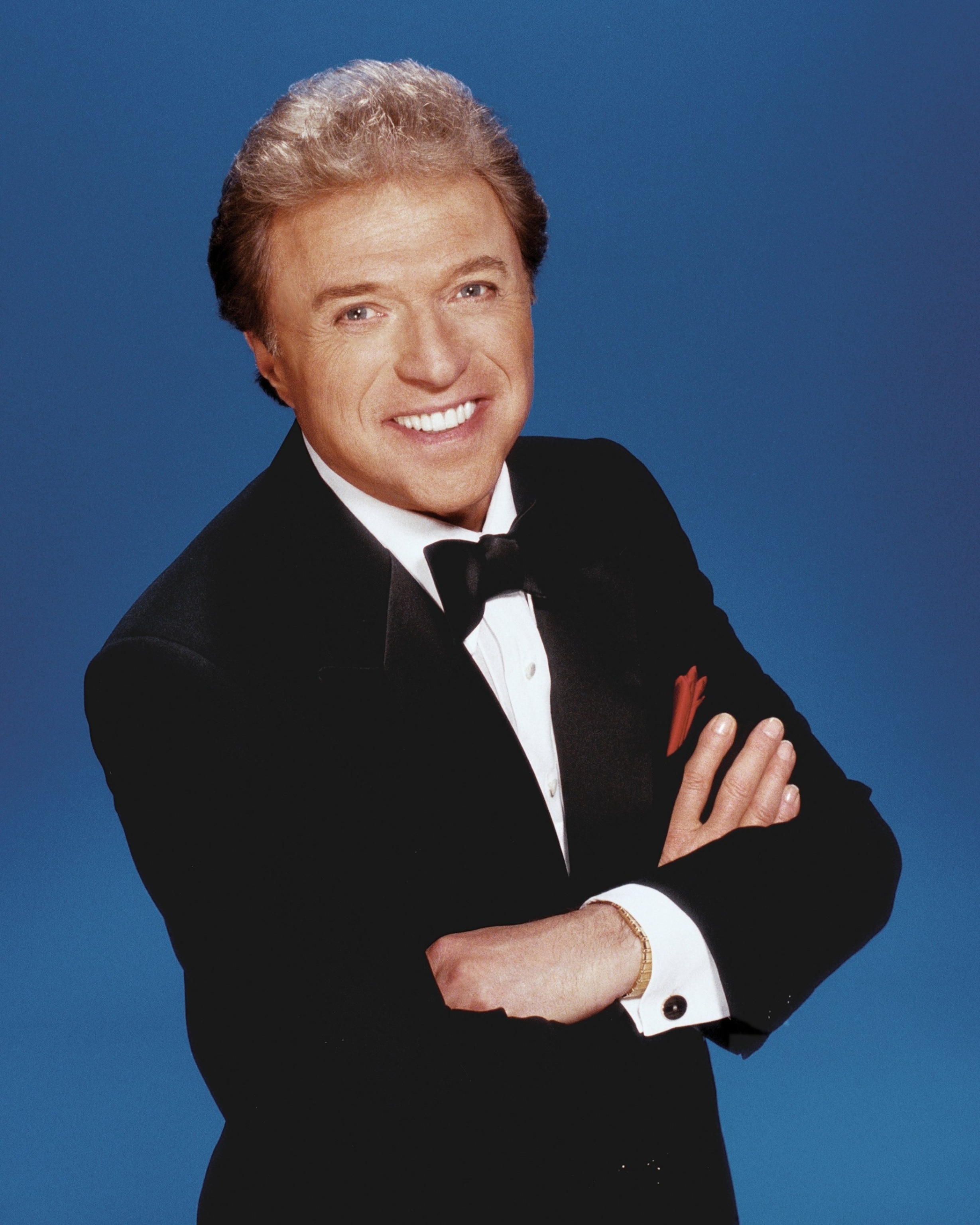 PHOTO: Singer Steve Lawrence poses for a portrait in 1990 in Los Angeles.
