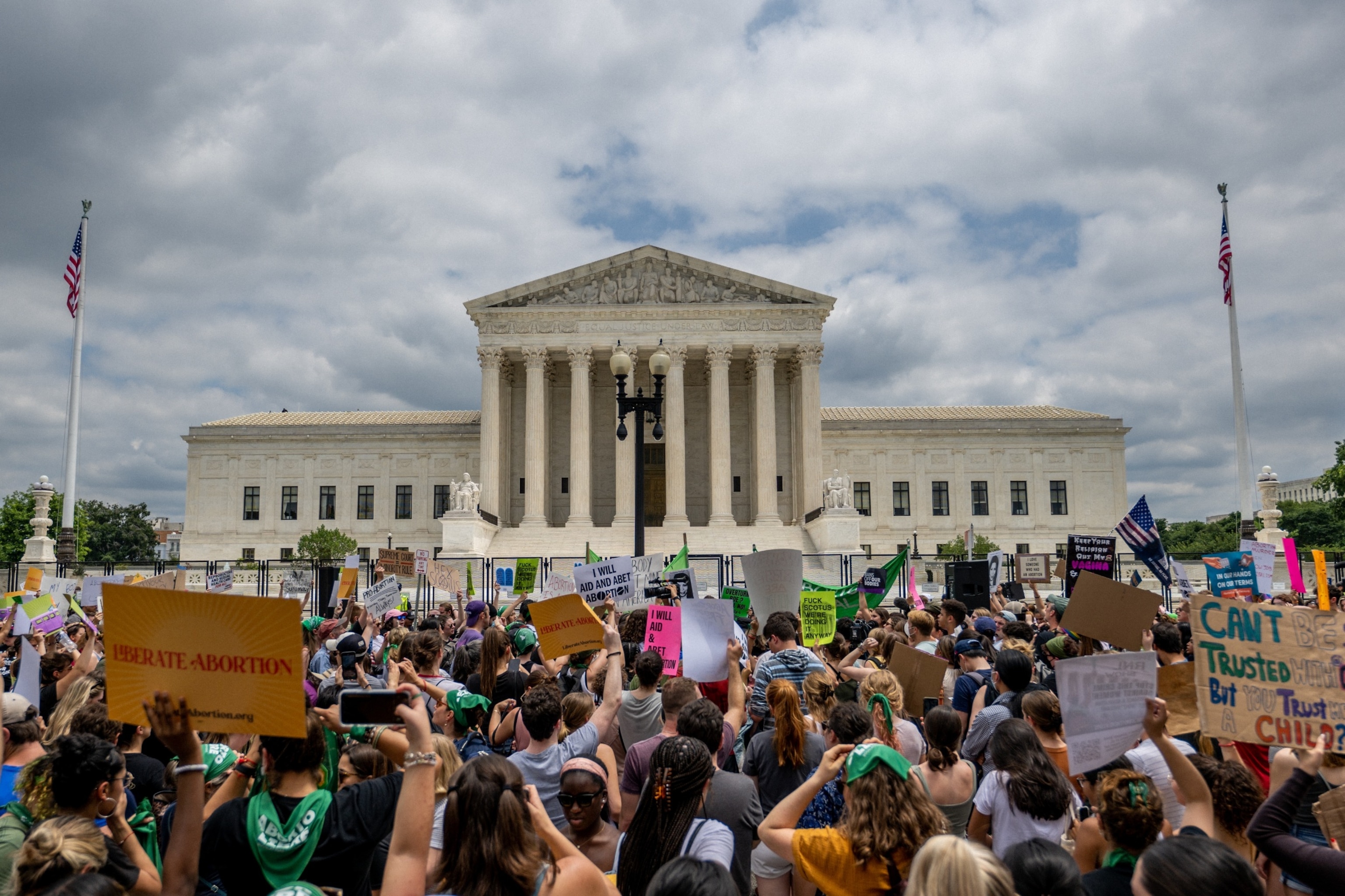 PHOTO: People protest in response to the Dobbs v. Jackson Women's Health Organization ruling in front of the U.S. Supreme Court in Washington, D.C., June 24, 2022.