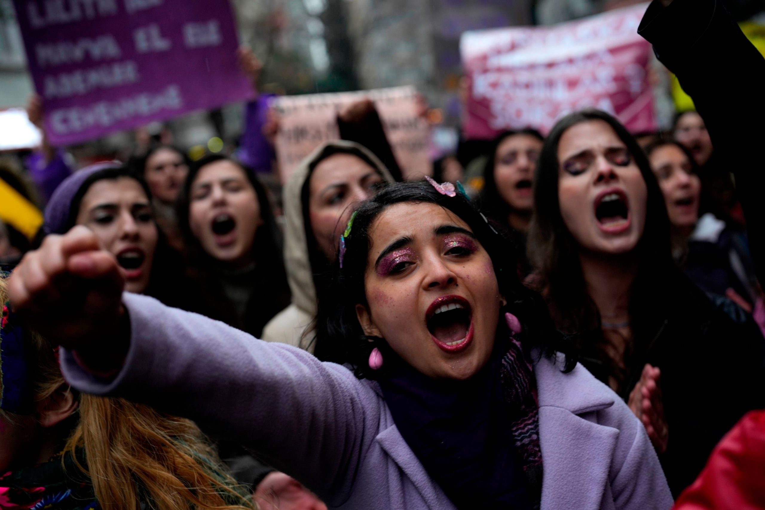 Turkish women protest for equal rights despite ban