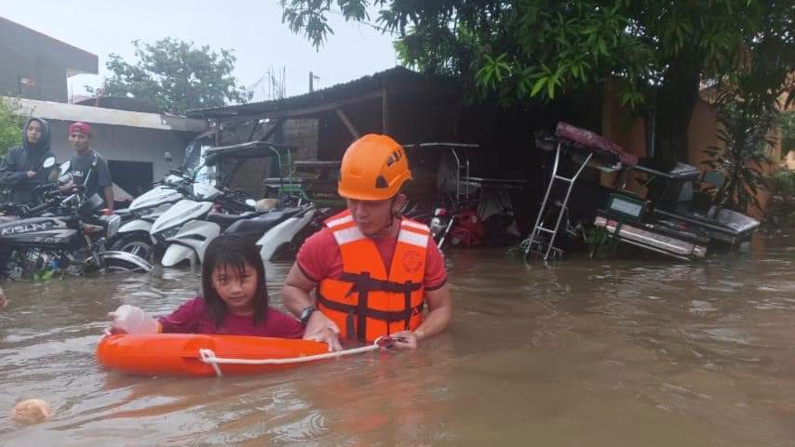 At least seven people dead and thousands displaced in the Philippines due to Typhoon