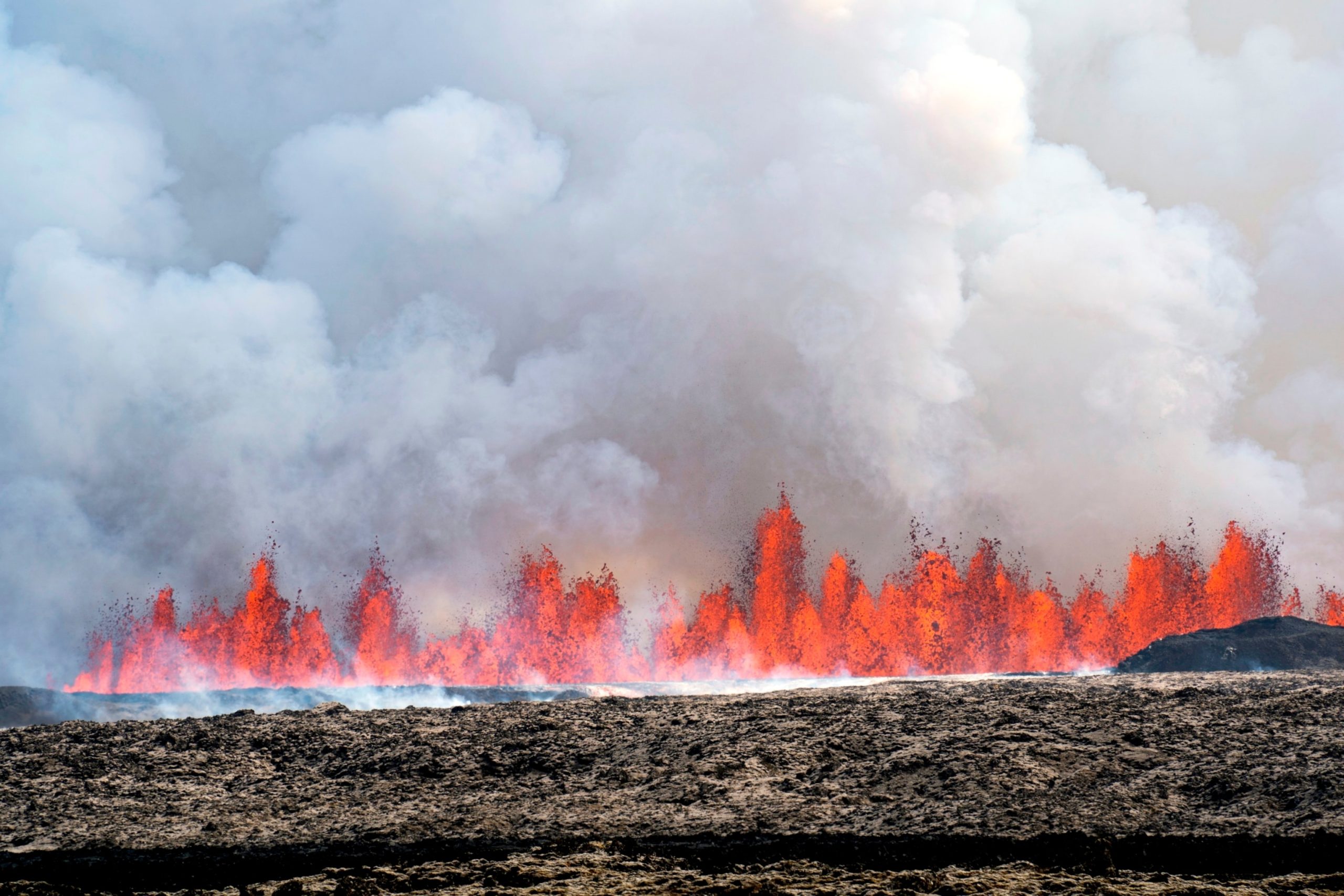 Blue Lagoon in Iceland evacuated due to volcanic eruption spewing lava over 160 feet