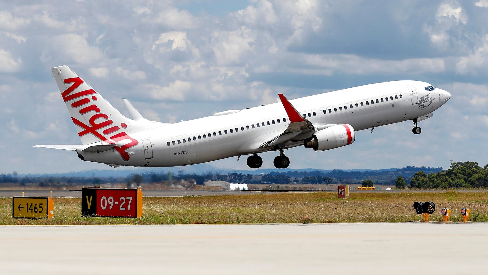 Man Arrested by Australian Police for Running Naked Through Airliner