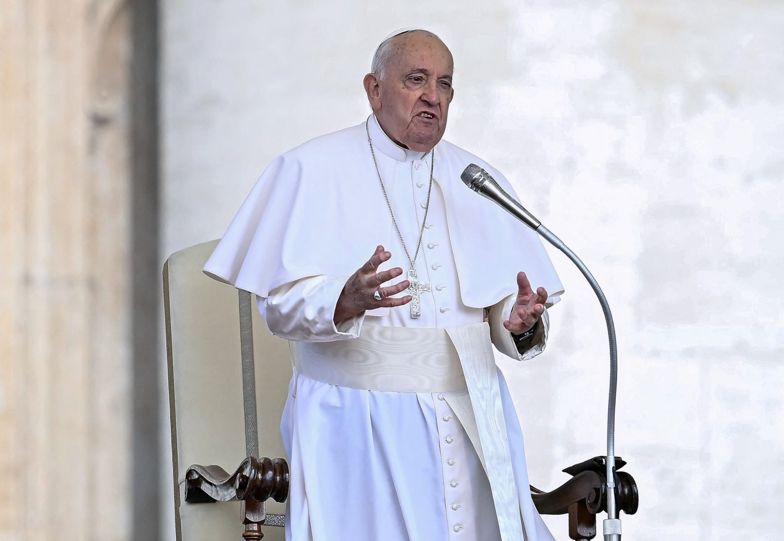 Pope issues apology for using offensive term for gay men