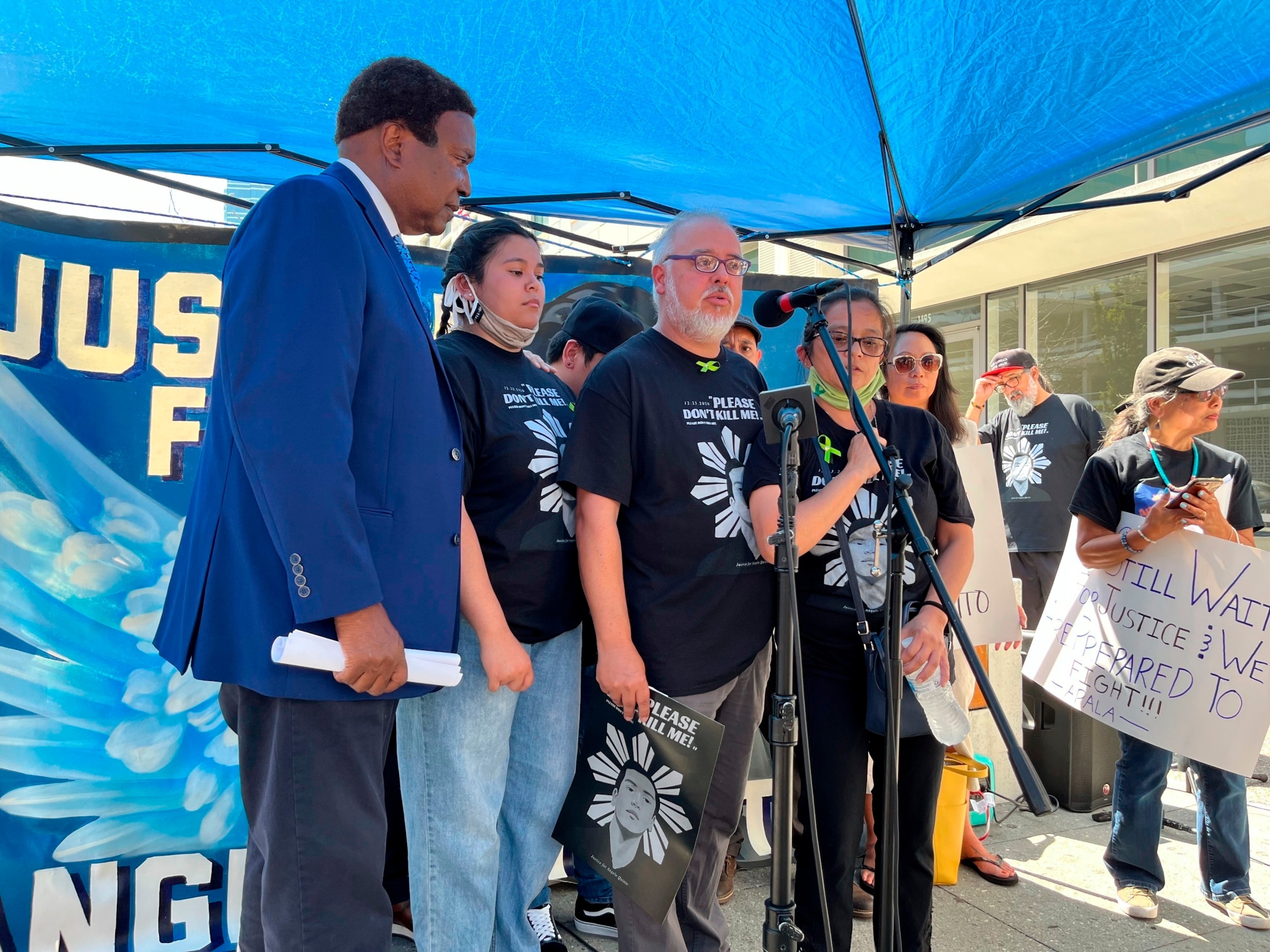 PHOTO: The Angelo Quinto family's attorney  with Angelo's stepdad Robert Collins, center, Angelo's sister Bella Quinto Collins and Angelo's mom Cassandra Quinto-Collins, during a news conference in Oakland, Calif., Sept. 7, 2022.