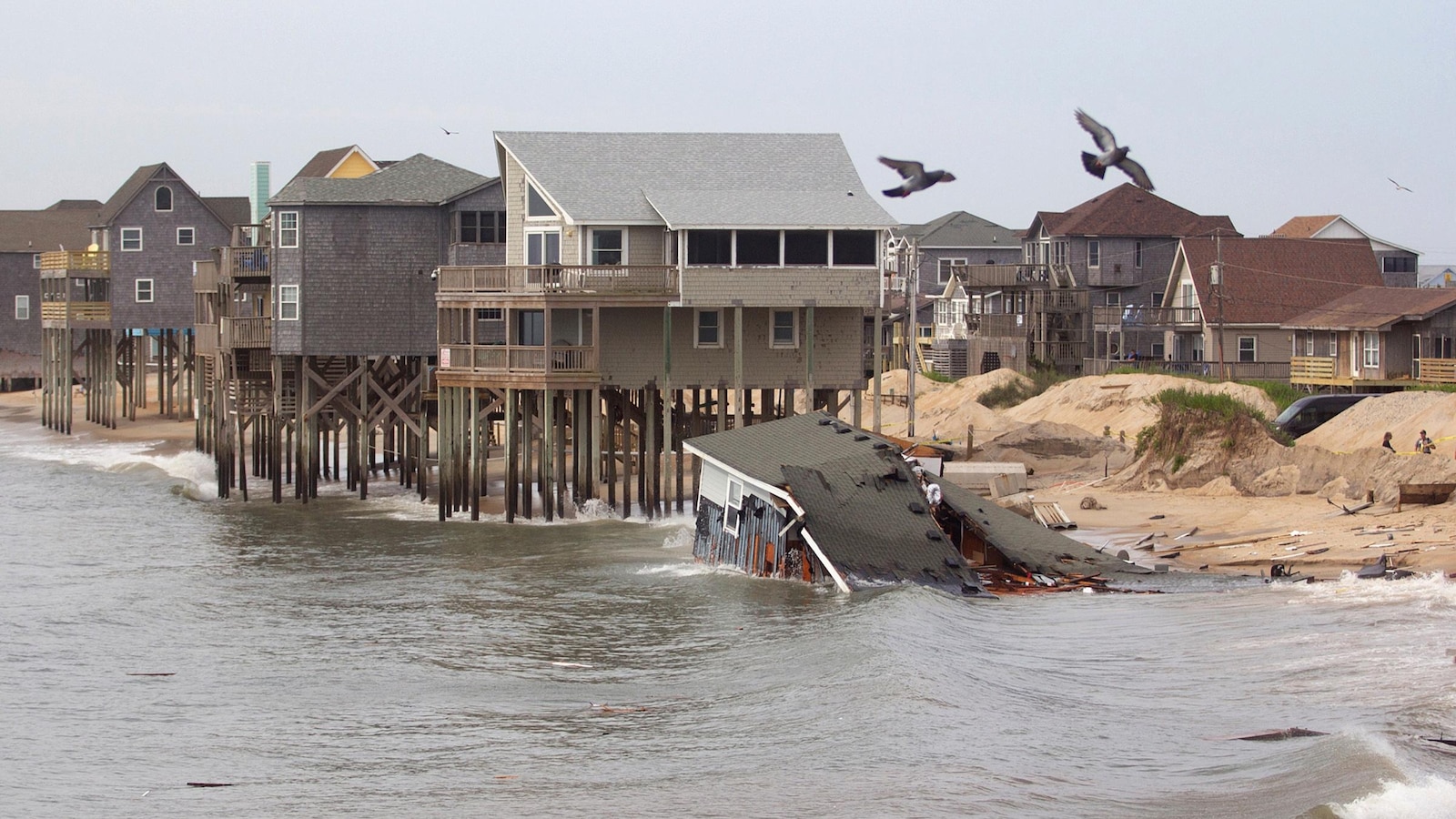 "Update: 6th House Collapses into Atlantic Ocean off North Carolina's Outer Banks"