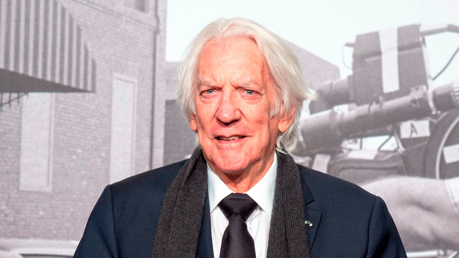 Actor Donald Sutherland, known for his roles in film and father of Kiefer Sutherland, passes away at age 88