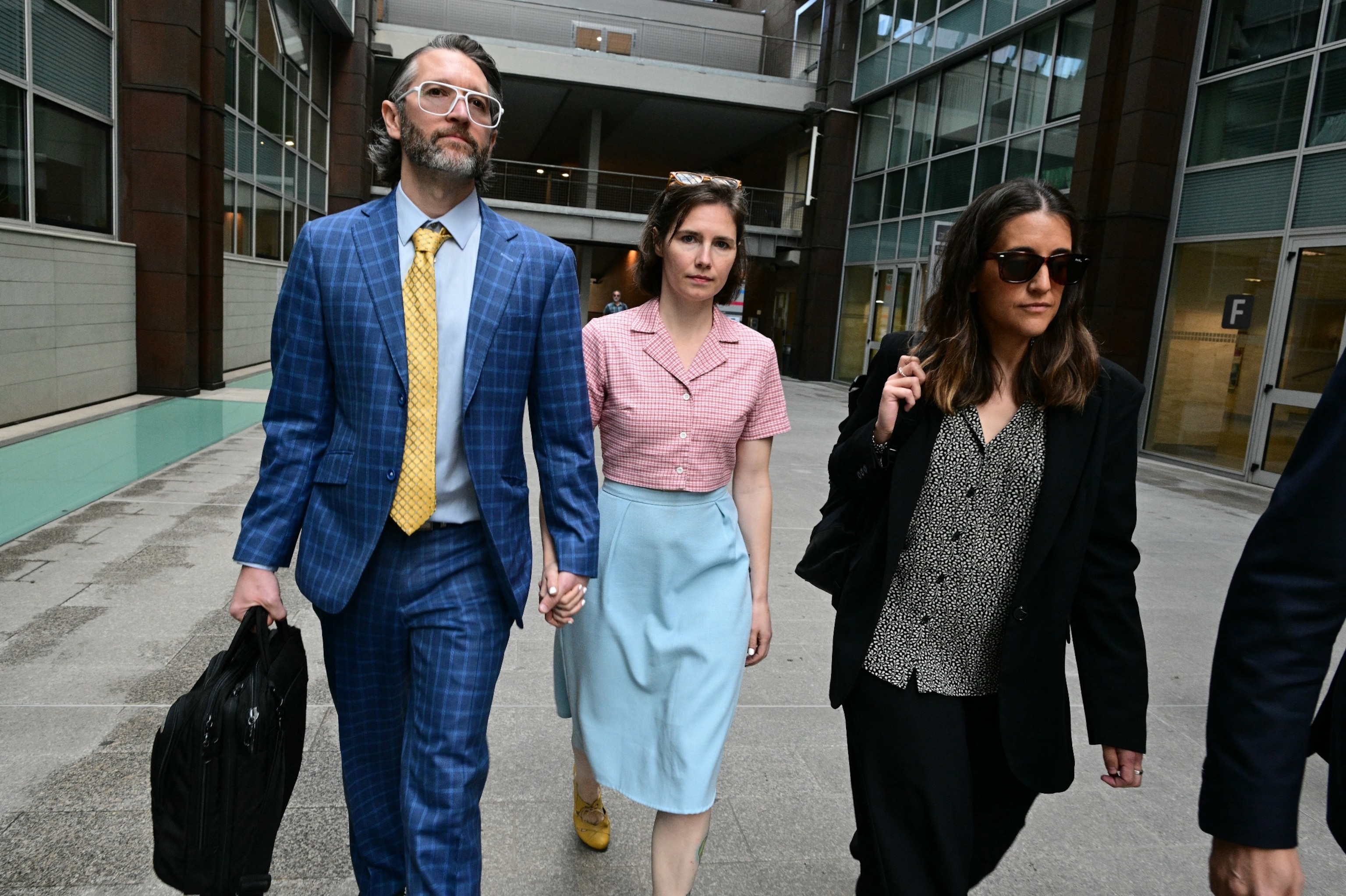 PHOTO: Amanda Knox arrives with her husband Christopher Robinson at the courthouse in Florence, on June 5, 2024 before a hearing in a slander case, related to her jailing and later acquittal for the murder of her British roommate in 2007. 