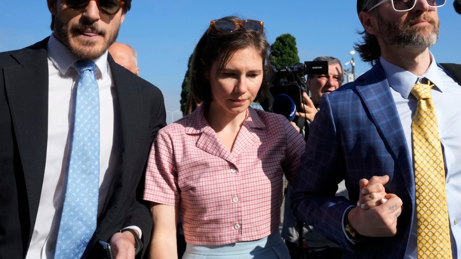 Amanda Knox seeks to clear her name in Italian courtroom for slander case