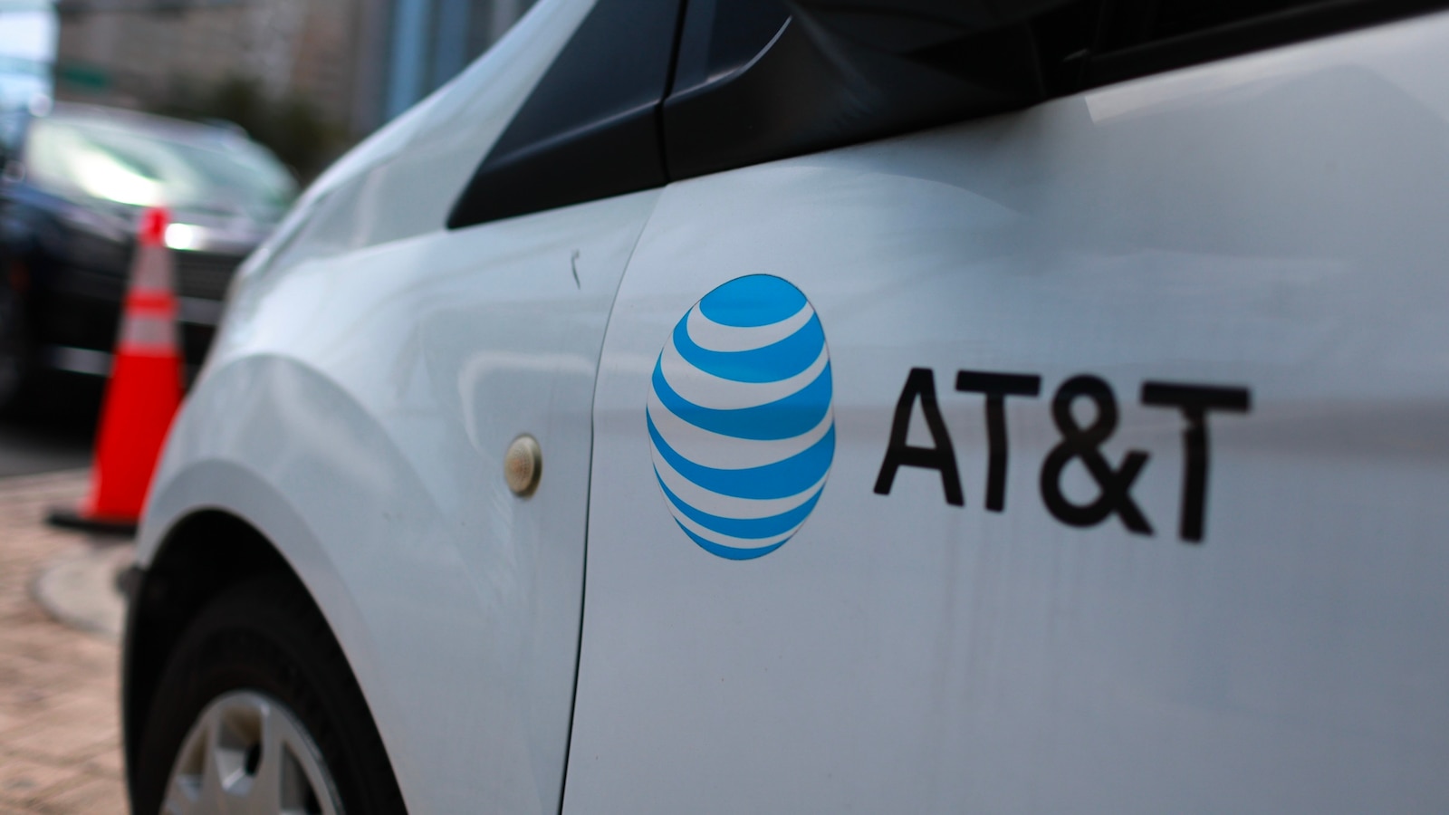 AT&T customers experiencing nationwide issue affecting calls to non-AT&T users