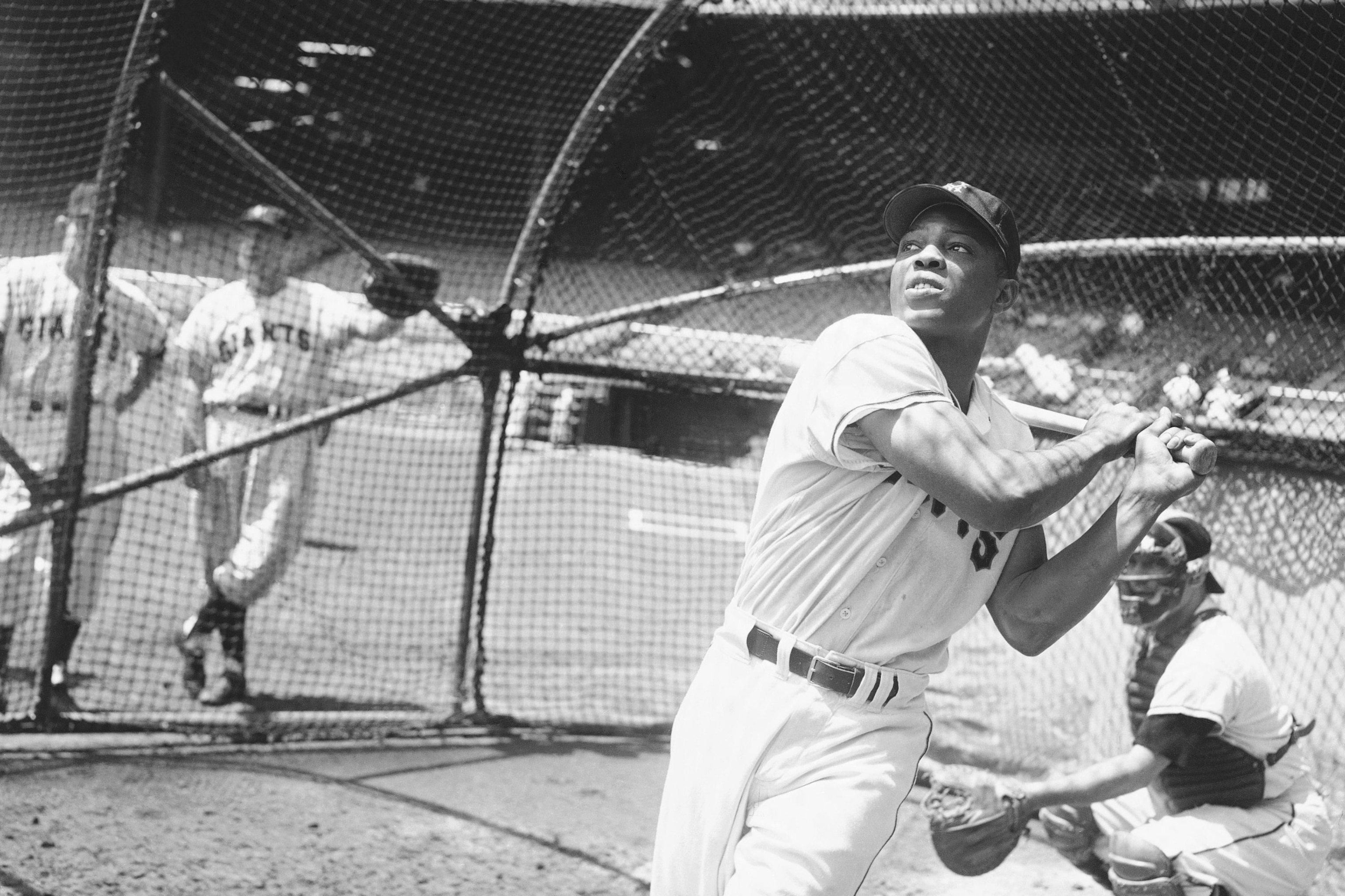 PHOTO: New York Giants' Willie Mays, takes a batting practice swing on June 24, 1954, in New York. 