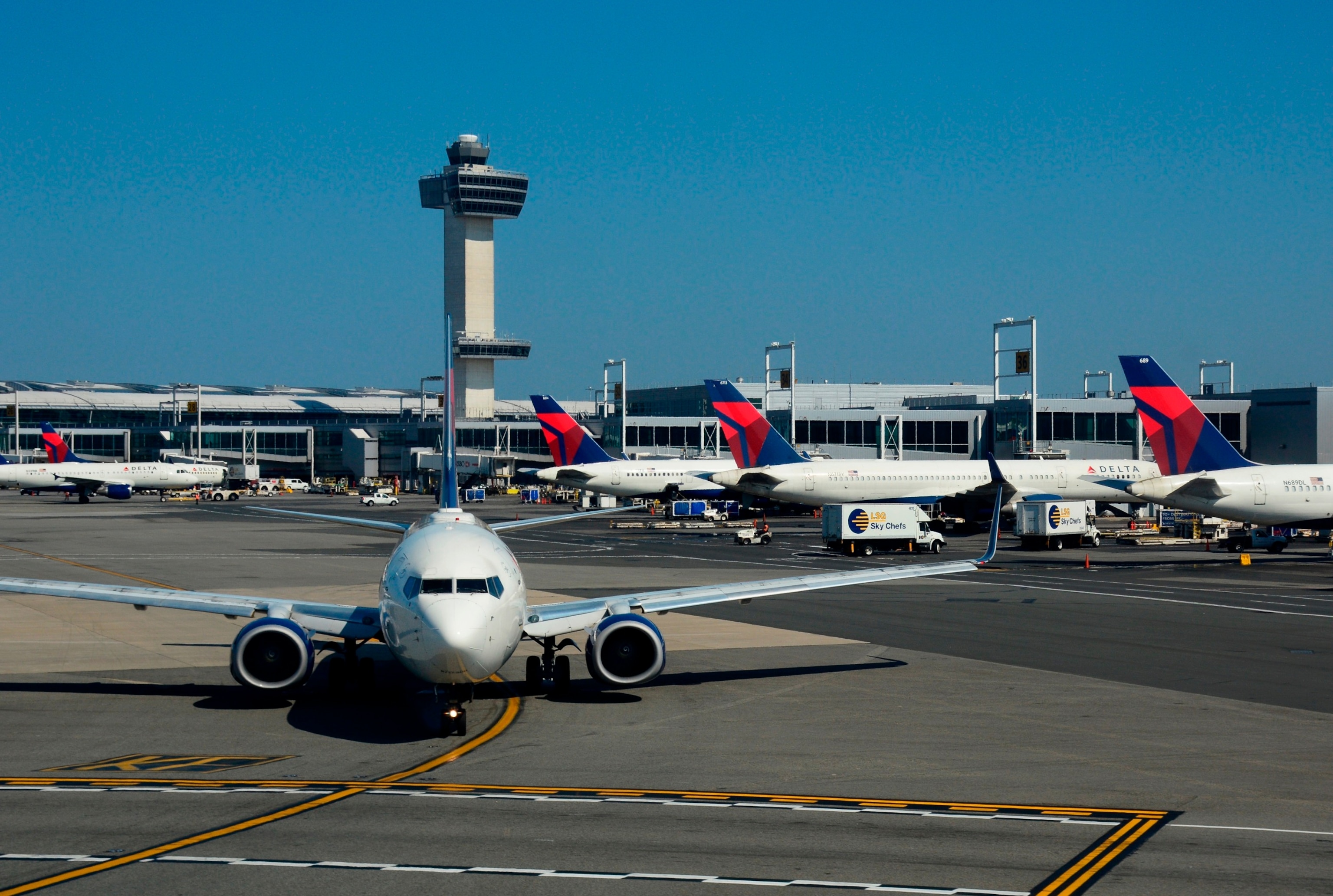 PHOTO: A Delta Airlines passenger jet taxis at John F. Kennedy International Airport in New York, Sept. 24, 2017.