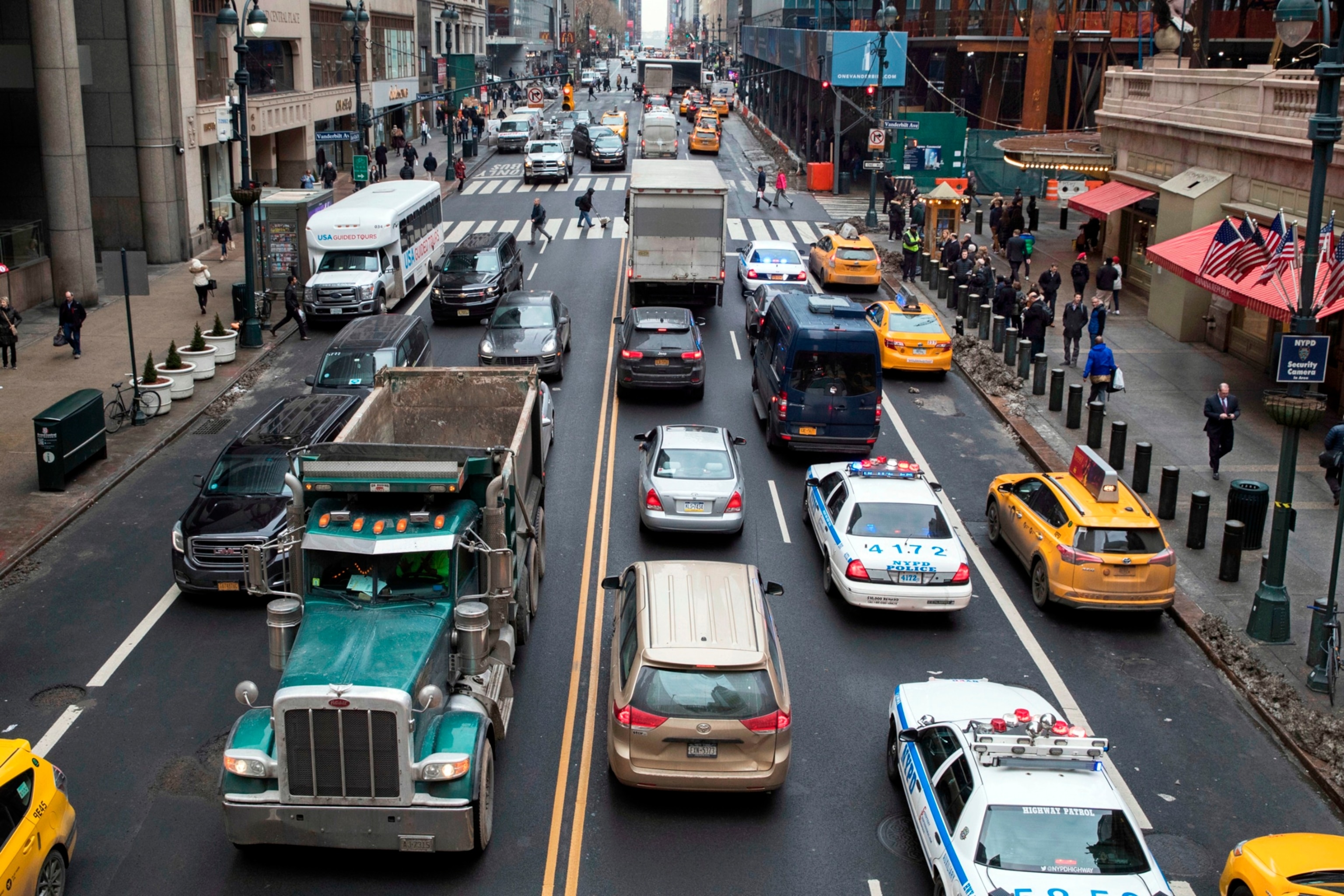 PHOTO: Traffic traverses 42nd Street near Grand Central Terminal, in New York, Jan. 11, 2018.