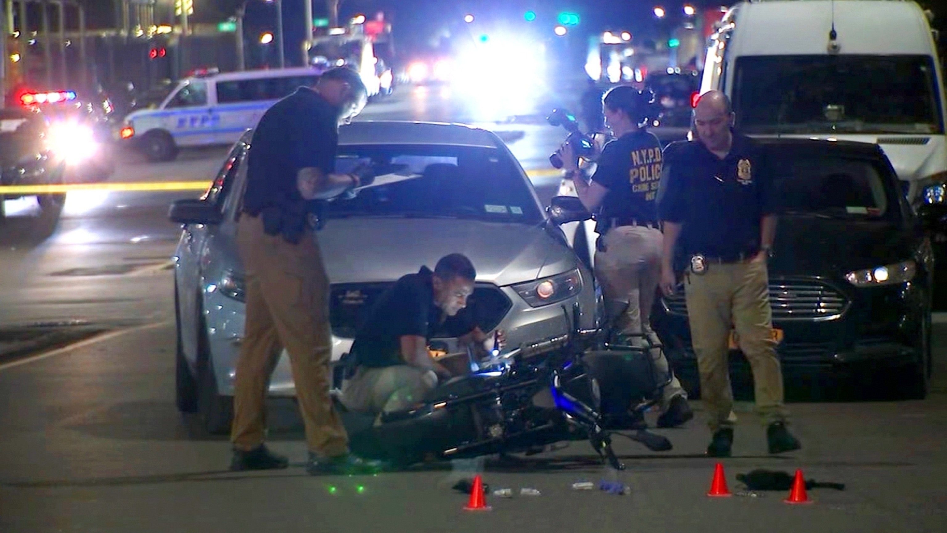 PHOTO: Investigators look for evidence after an NYPD officer was shot in a shootout with a robbery suspect, June 3, 2024, in the Queens borough of New York City.