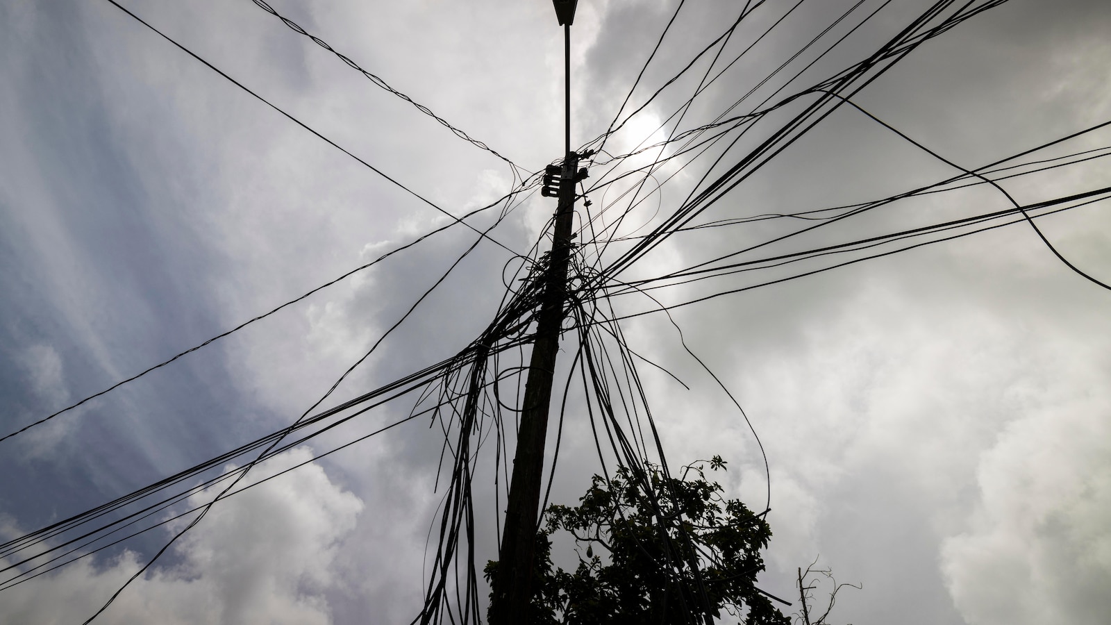 Puerto Rico Restores Power Following Widespread Blackout; Calls for State of Emergency by Lawmakers