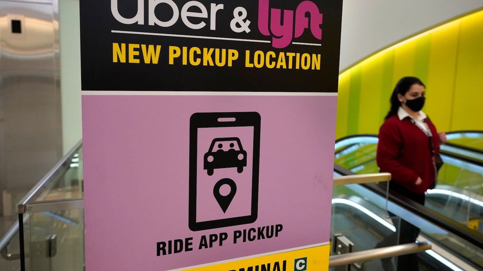 Uber and Lyft to pay drivers $32.50 per hour in Massachusetts settlement