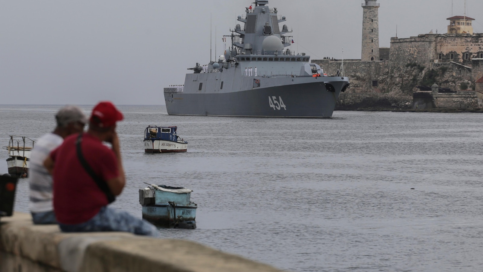 US submarine arrives at Guantanamo Bay following the arrival of Russian warships in Cuba