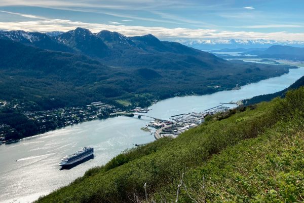 Alaska explores potential restrictions on cruise ship tourists in bustling port city