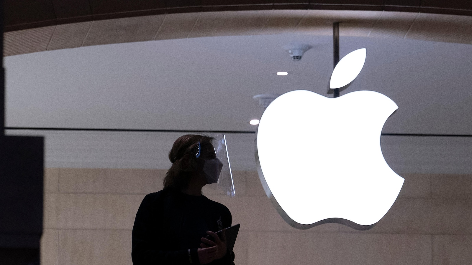 Apple's Store Employees Secure First Union Contract