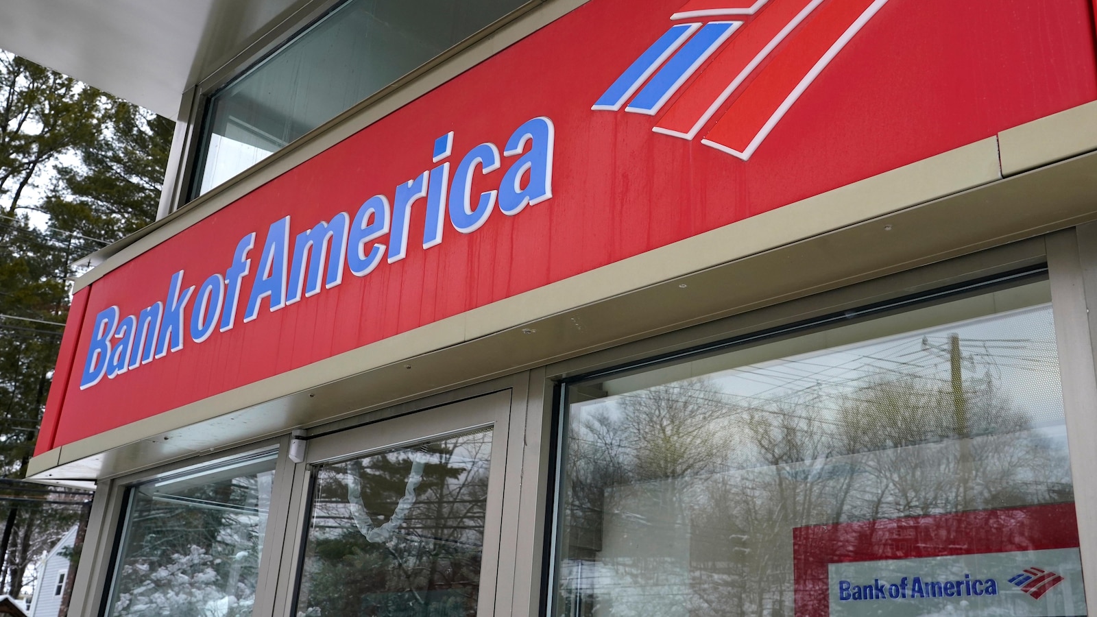 Bank of America reports decrease in Q2 profits due to reduced lending activity caused by higher interest rates