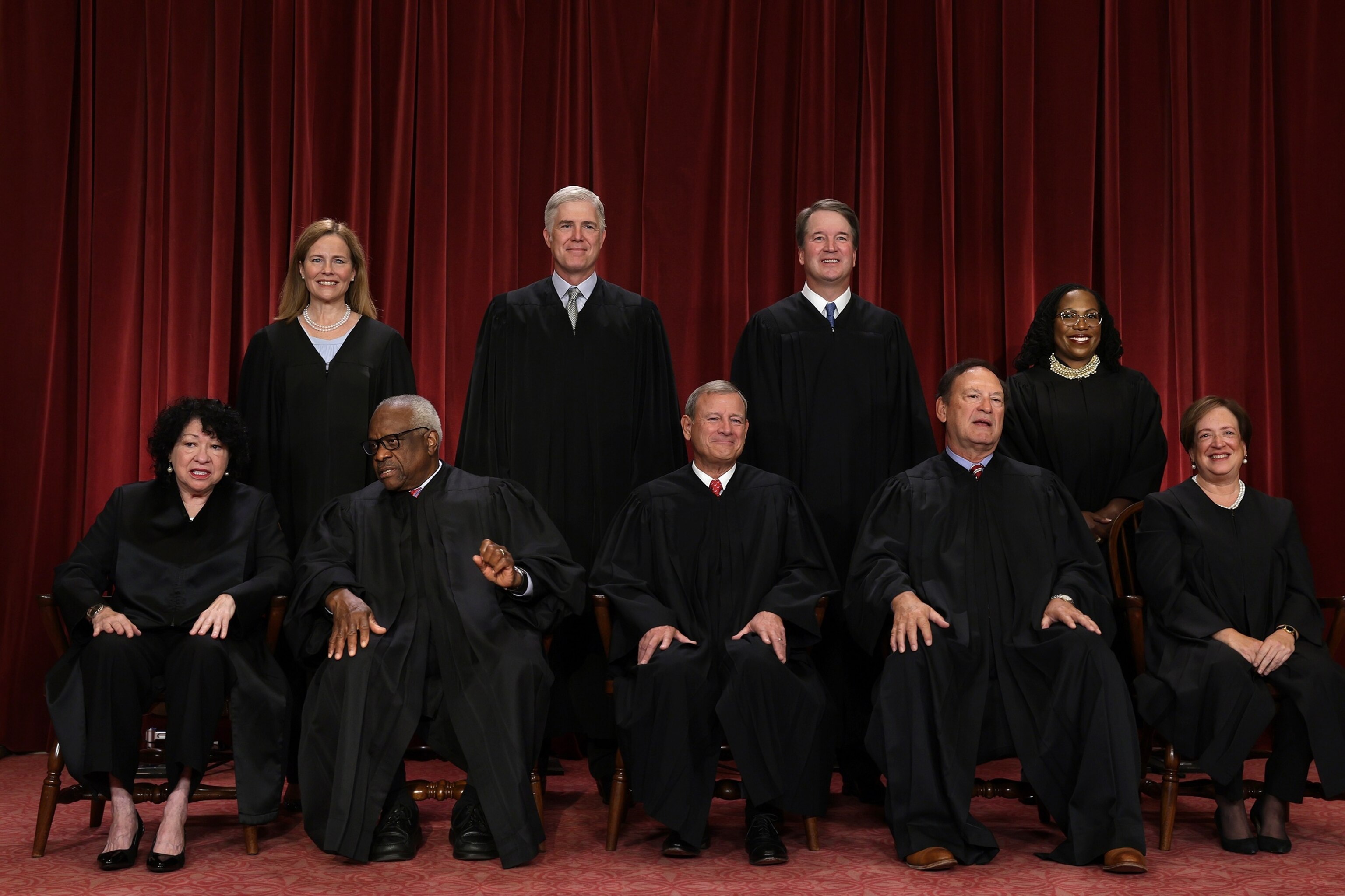 PHOTO: The U.S. Supreme Court Poses For Official Group Photo