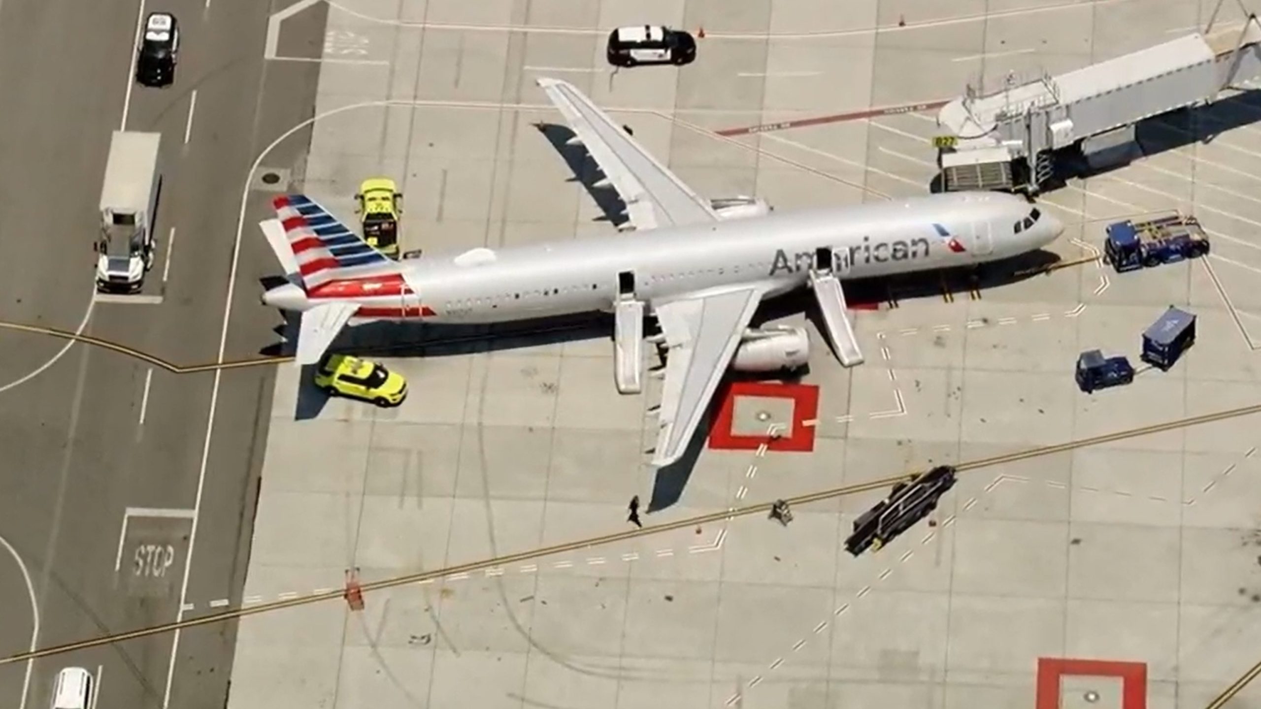 Emergency Evacuation of American Airlines Flight at San Francisco Airport Due to Smoke During Taxiing