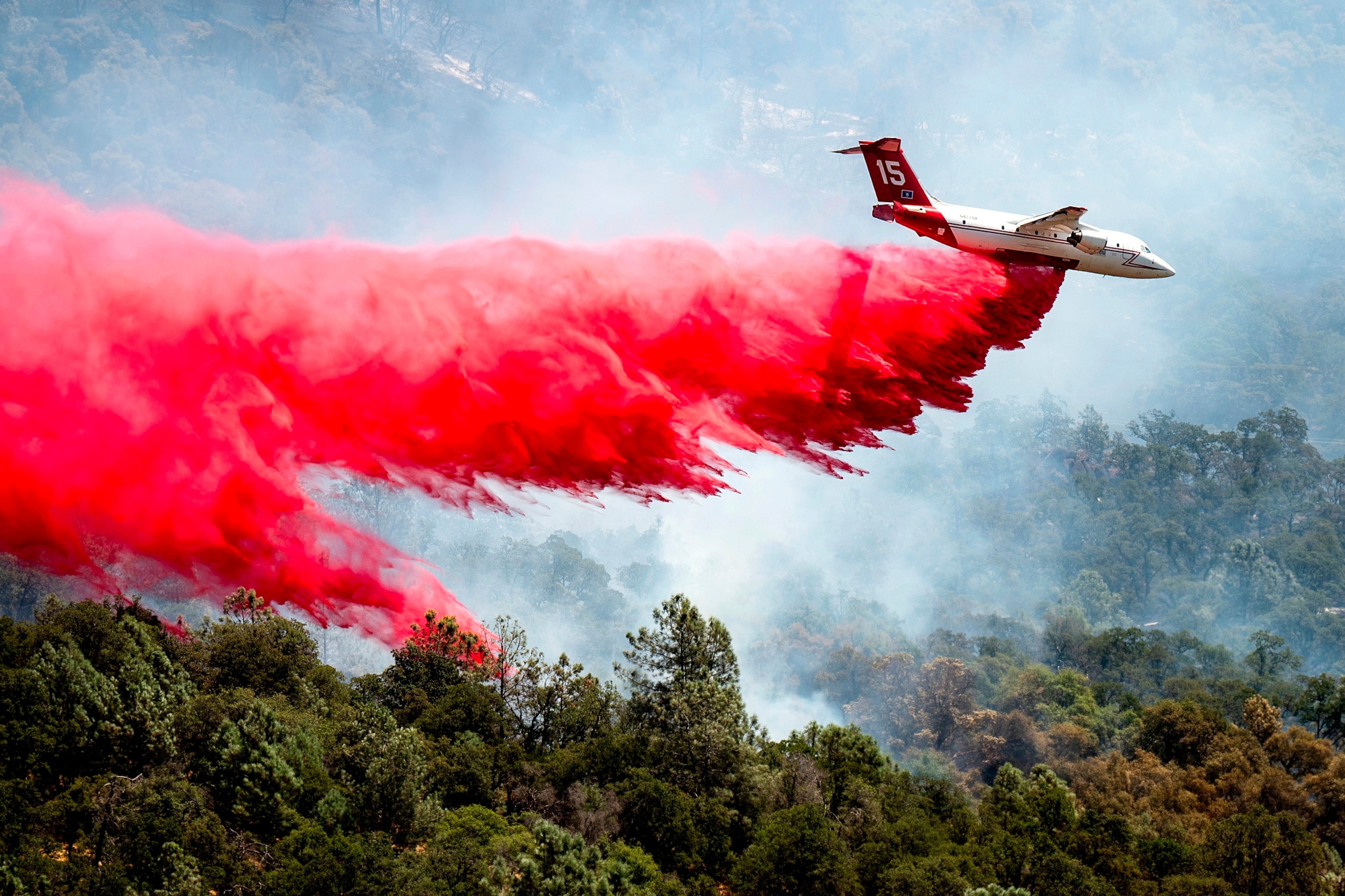 PHOTO: An air tanker drops retardant while trying to stop the Thompson Fire from spreading in Oroville, Calif., July 3, 2024. 