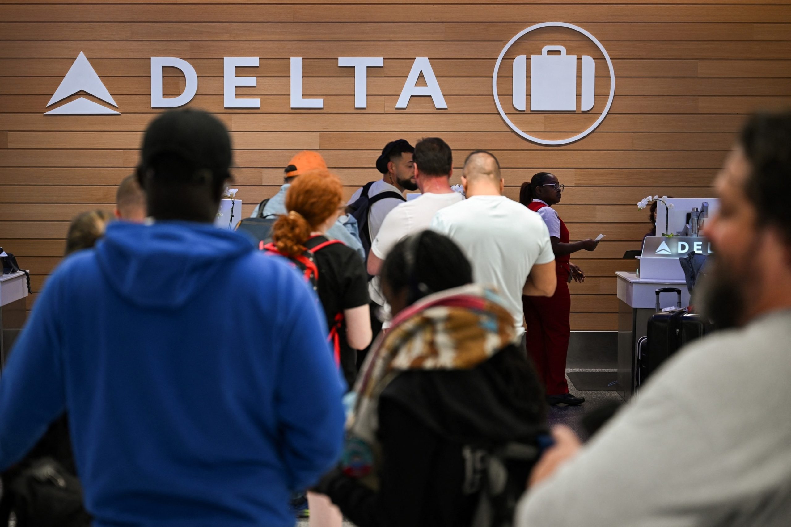 Experts analyze the reasons behind Delta's delayed restoration of service following CrowdStrike outage.