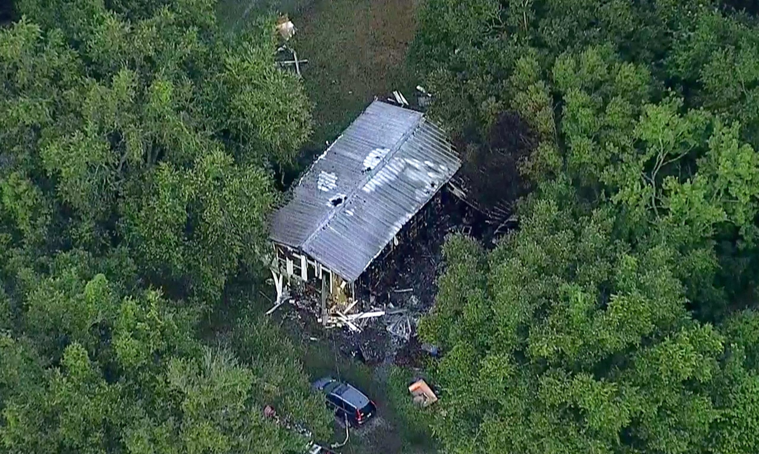 Sheriff reports 4 people and 3 dogs killed in intentional fire at Florida mobile home