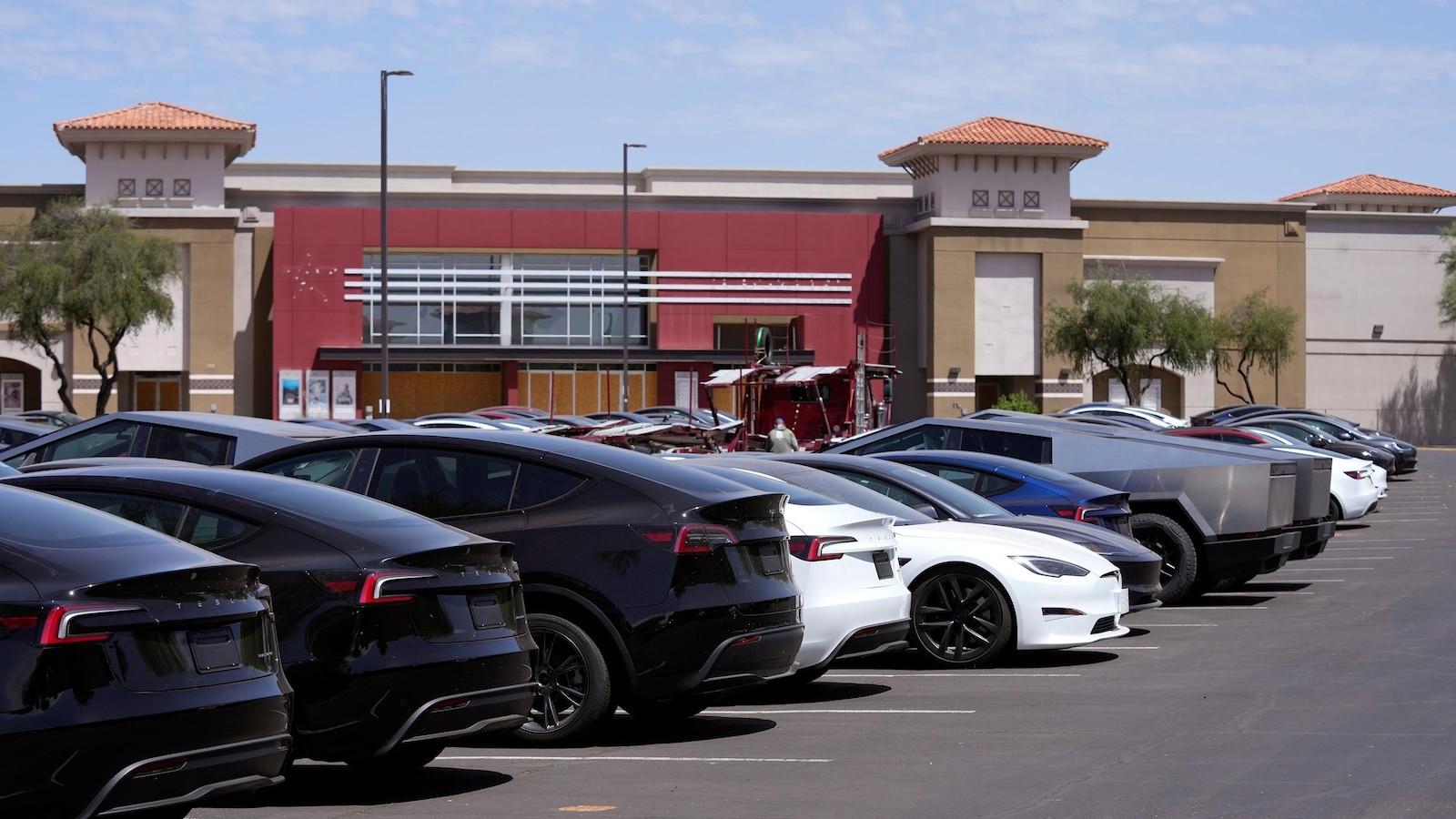 Tesla sales decline for second consecutive quarter despite price reductions, surpassing analyst predictions
