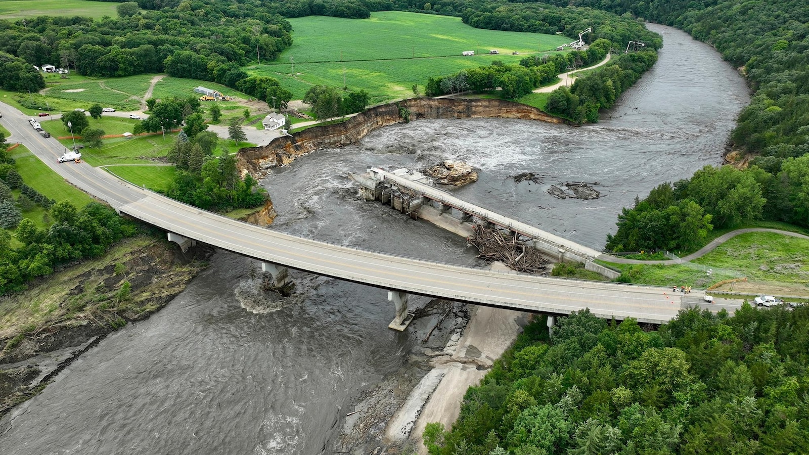 Threats to US dam safety from worsening floods and deterioration