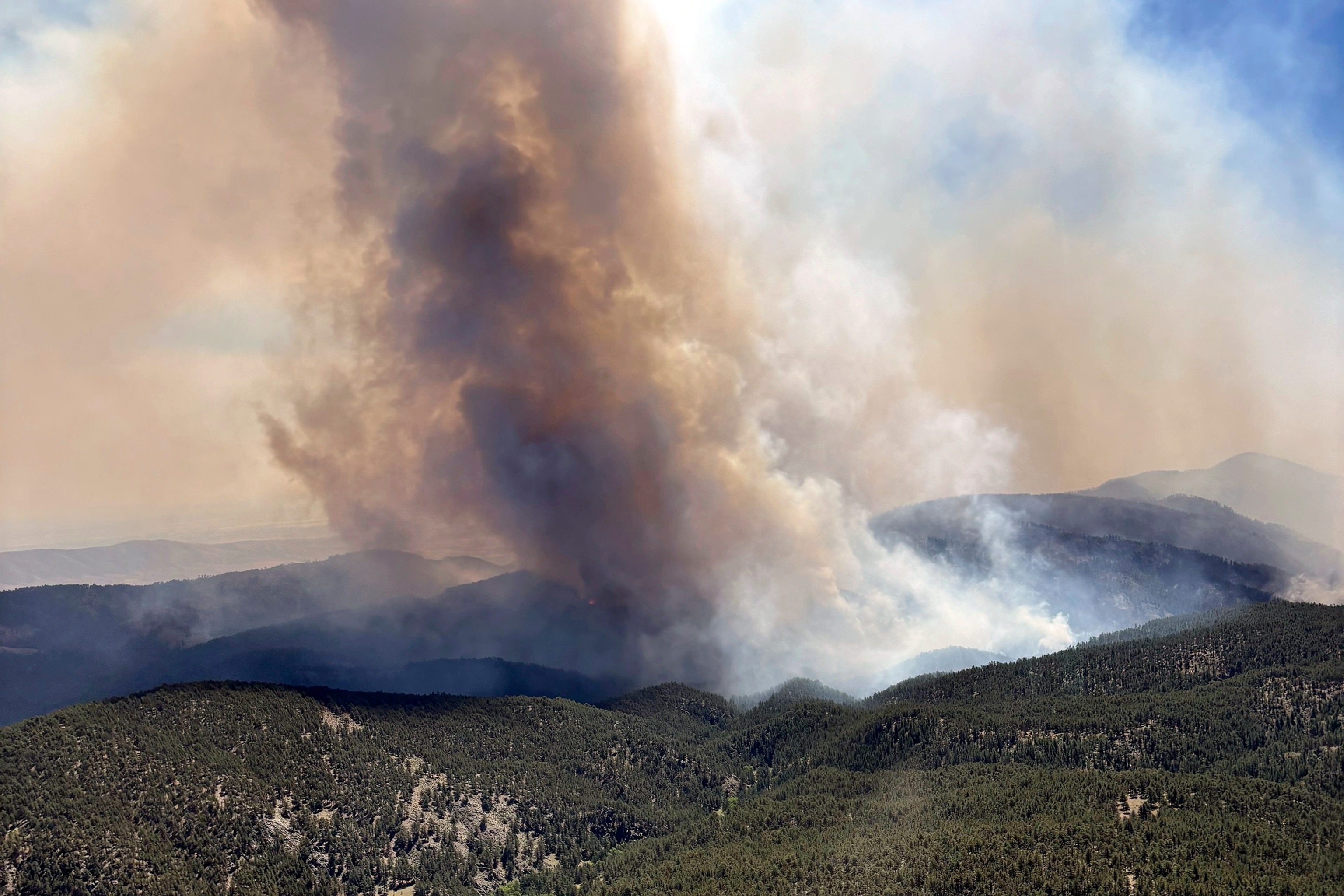 PHOTO: The Alexander Mountain Fire near Loveland, Colo.,  July 30, 2024.