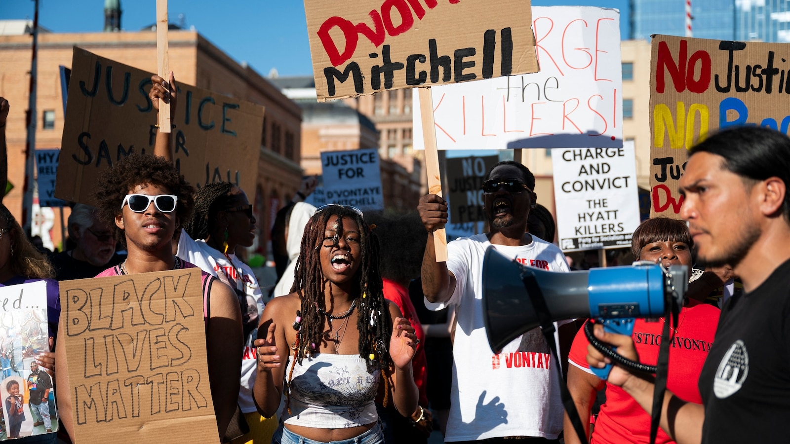 Family of D'Vontaye Mitchell reaches settlement with hotel as workers are charged with murder in his death