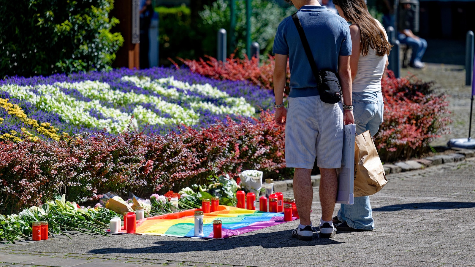 German police report that a man has turned himself in, confessing to being responsible for a deadly knife attack