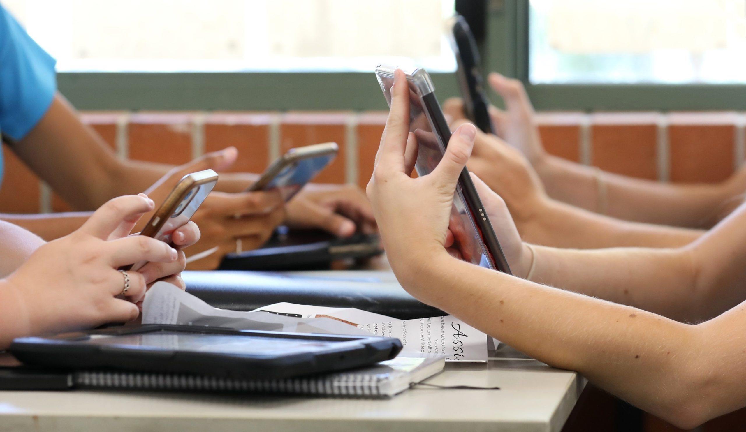 Governor Newsom recommends limiting cellphone use in classrooms