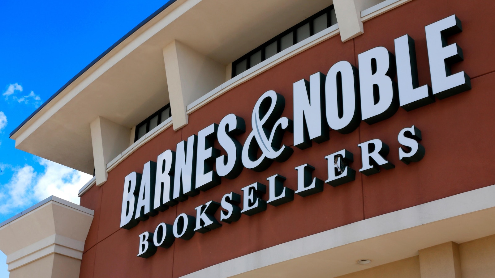 Leonard Riggio, Founder of Barnes & Noble, Passes Away at Age 83