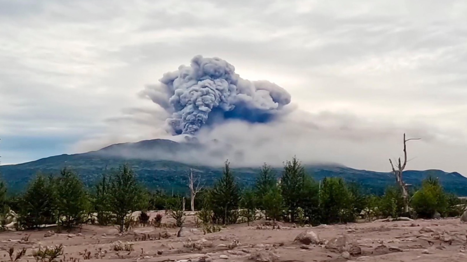 Scientists Warn of Stronger Earthquake Following Volcanic Eruption in Russia's Far East