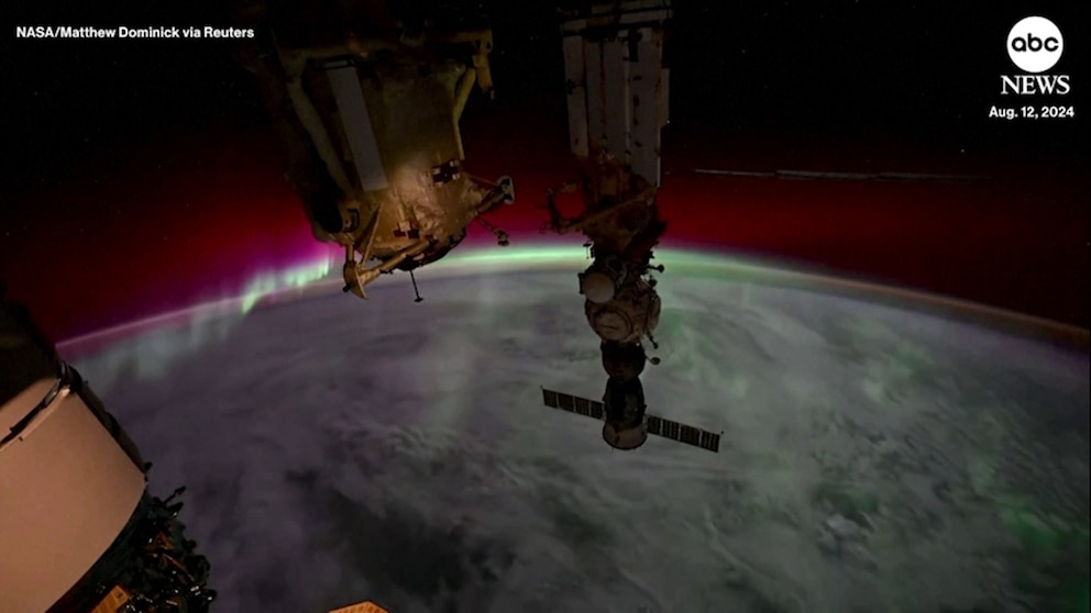 Timelapse Video: Moon Setting and Glowing Aurora Borealis Viewed from the ISS