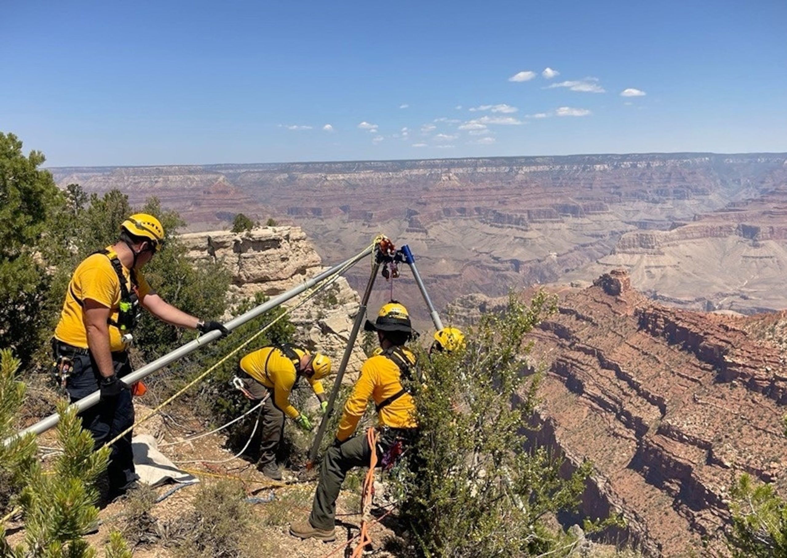 Tragic Incident: Young Man Dies After Falling 400 Feet from Grand Canyon Rim