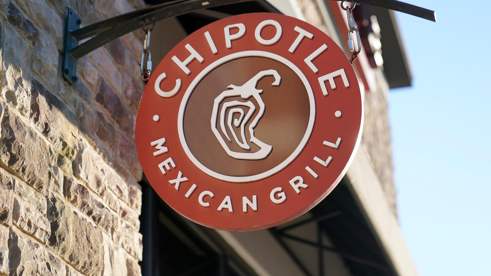 US labor board finds potential violations of workers' unionization rights by Chipotle