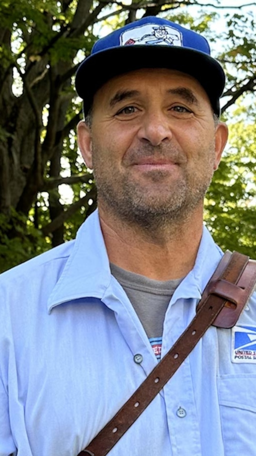 Beloved Mailman Retires After 31 Years, Community Celebrates His Service