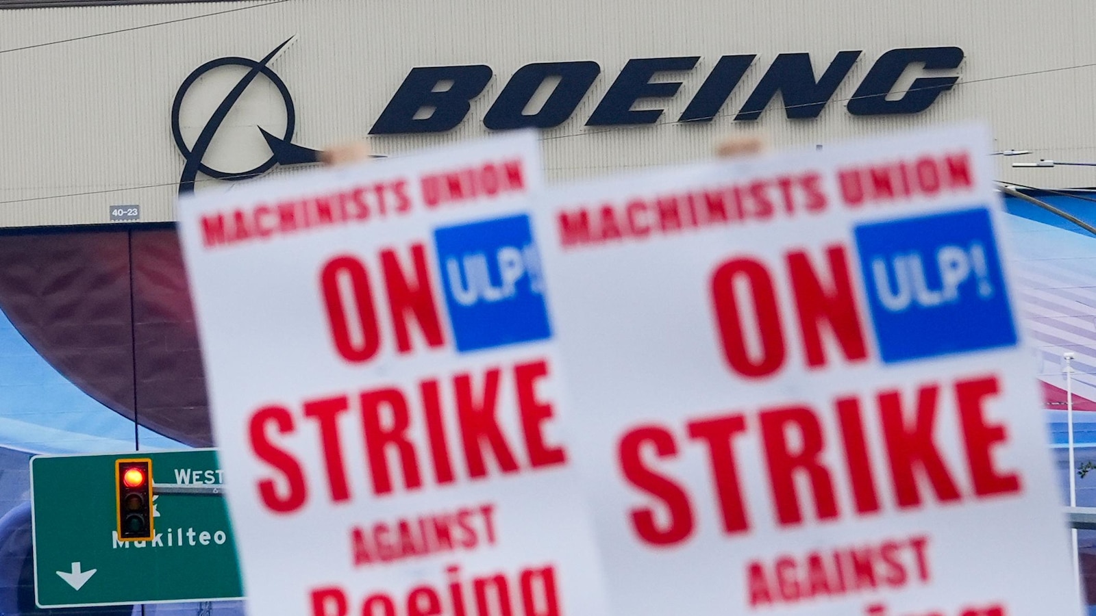 Boeing presents final offer to striking union workers