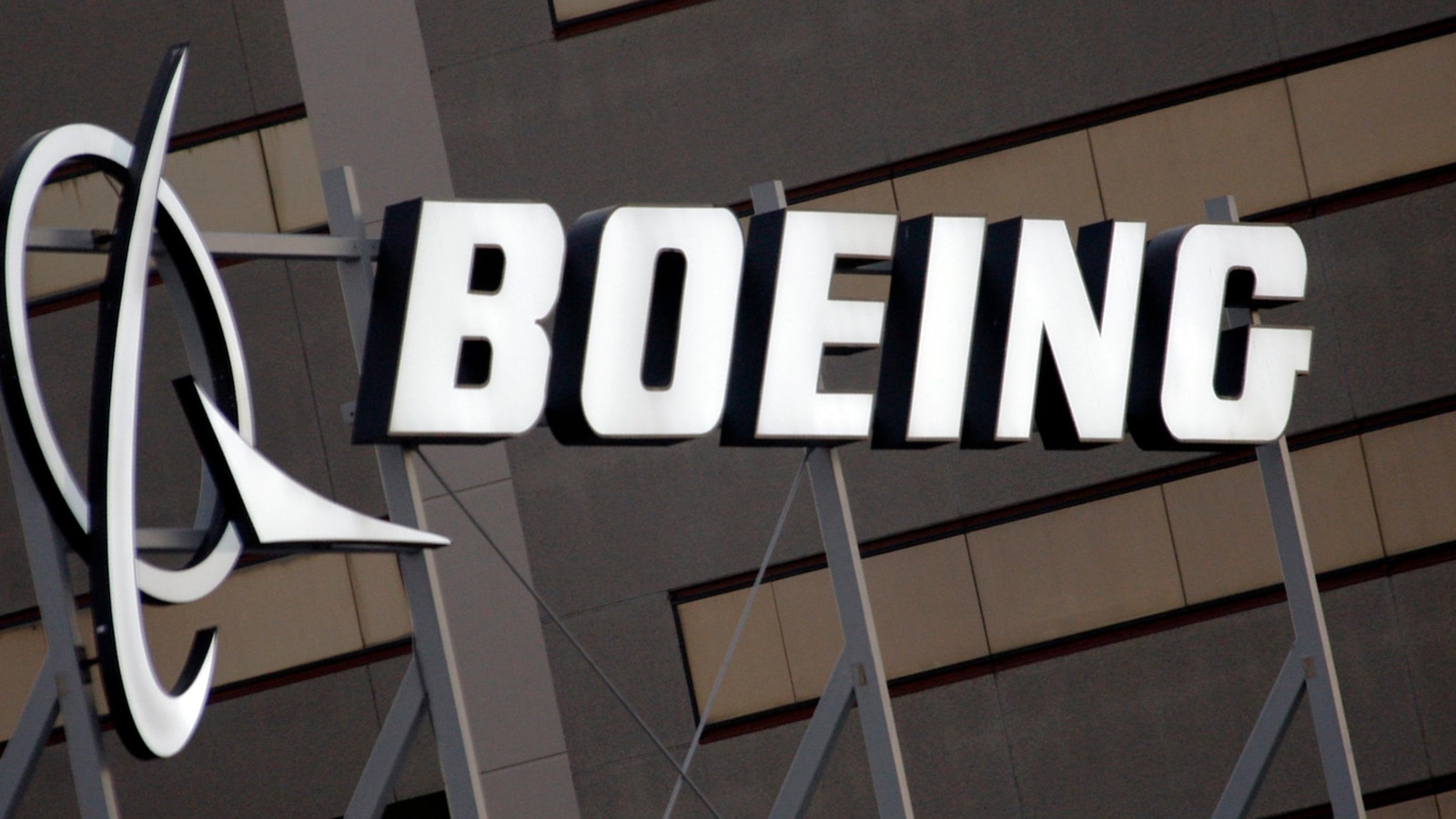 Boeing Reaches Agreement to Prevent Strike by Over 30,000 Machinists